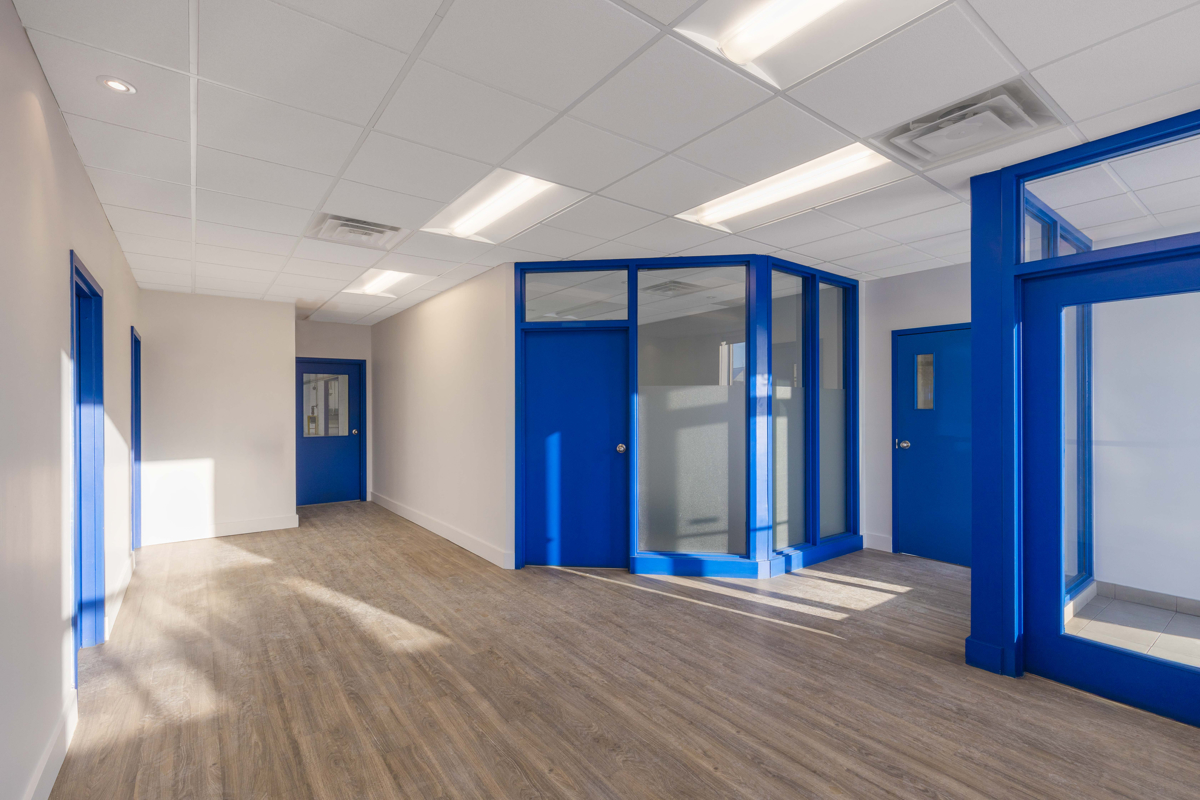 Entrepôt et bureaux Michelin, Laval